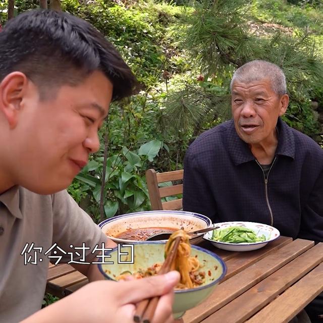 生日吃什么食物寓意好呢，老人生日吃什么食物寓意好