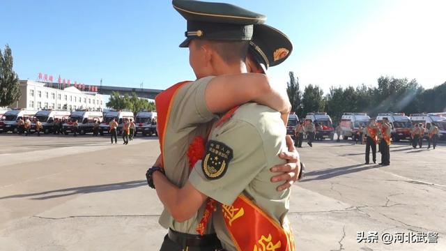 武警肩章级别图_军衔，武警肩章级别图军衔