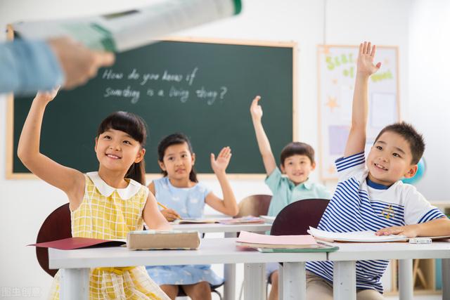 老师打自己最宠的学生作文怎么写,老师打自己最宠的学生作文怎么写的