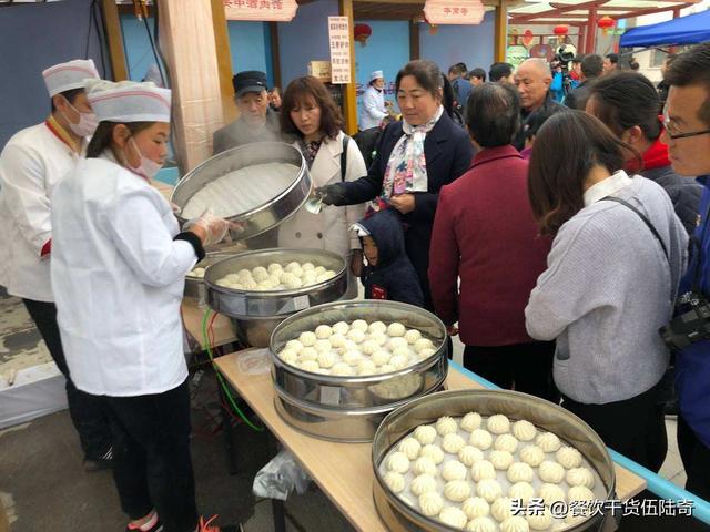 开了包子店累么,开了包子店累么挣钱