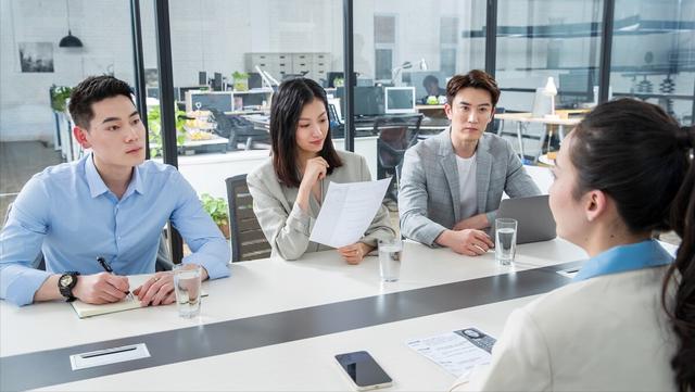 什么技术好学又赚钱女生，学什么技术一个月能赚几万