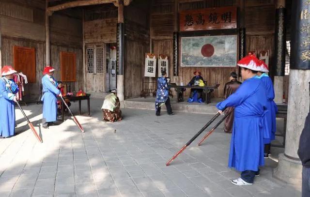 脱衣服审案的王阳明