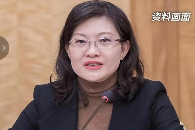 权色交易泛滥，女官员频繁落马，女人往上爬，难道只能靠脱裤子吗