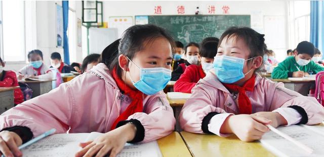 太变态！辽宁一男子图书馆对小女孩脱裤子，图书馆回应已被带走